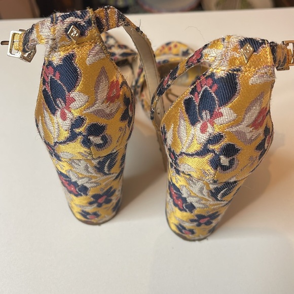 Sam Edelman Yaro Heeled Sandal Tuscan Yellow/Gold Floral Heeled Sandal Size 8 - Picture 6 of 10